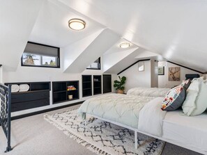 3 bedrooms, desk, iron/ironing board, WiFi