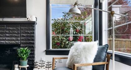 Picture Perfect Bungalow in the ❤ of DT Vancouver!