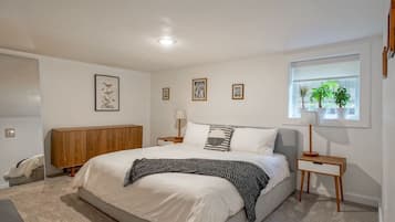 2 soveværelser, skrivebord, strygejern/strygebræt, weekendseng