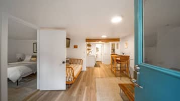 2 soveværelser, skrivebord, strygejern/strygebræt, weekendseng