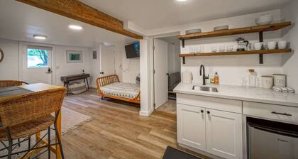The Alberta Escape - 2br - Awesome Location!