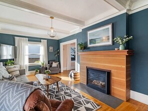 Téléviseur connecté, foyer, bureau