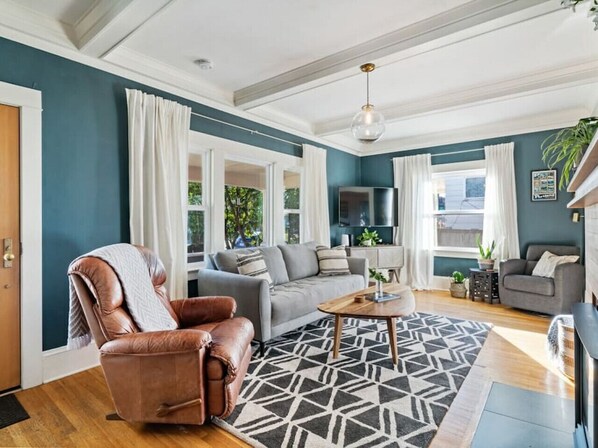 Téléviseur connecté, foyer, bureau