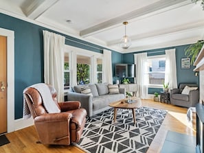 Smart-TV, Kamin, Arbeitsbereiche