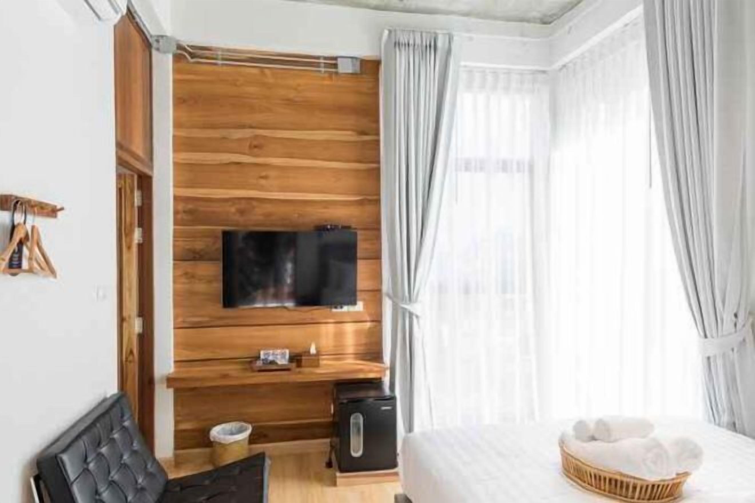 Premium bedding, blackout curtains, free WiFi, bed sheets