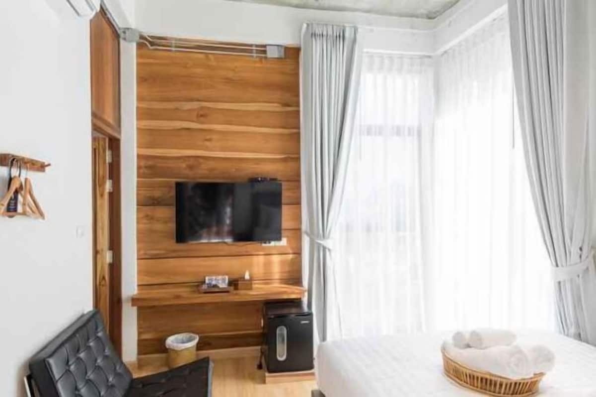 Ropa de cama de alta calidad, cortinas blackout y wifi gratis