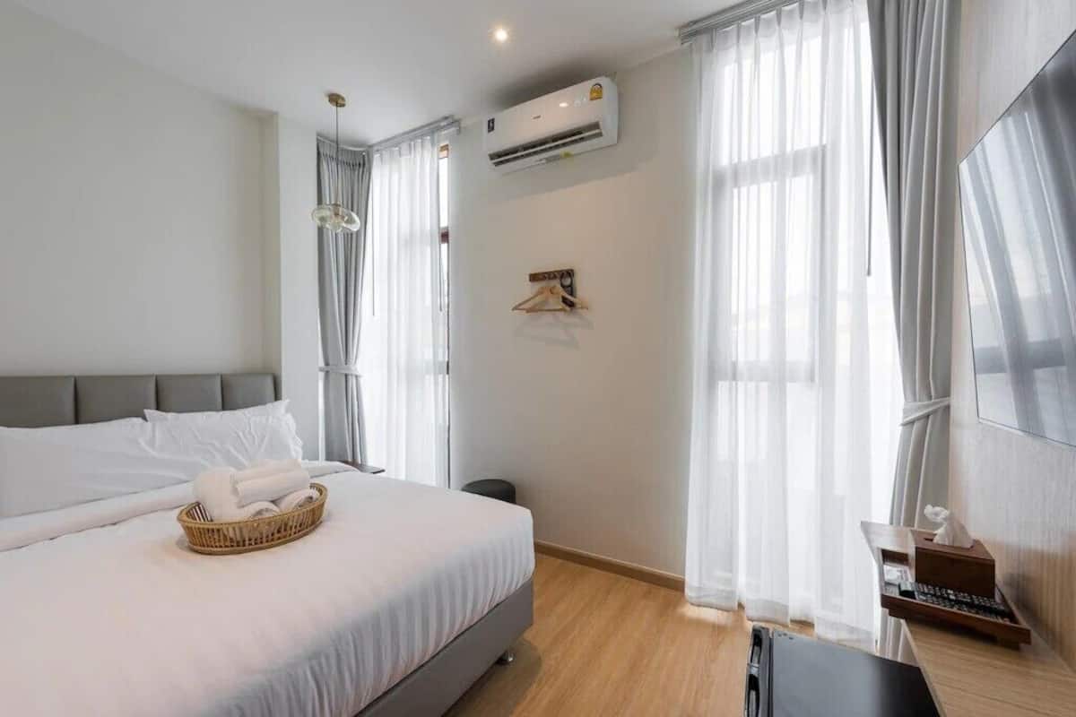 Deluxe Corner room | Premium bedding, blackout curtains, free WiFi, bed sheets