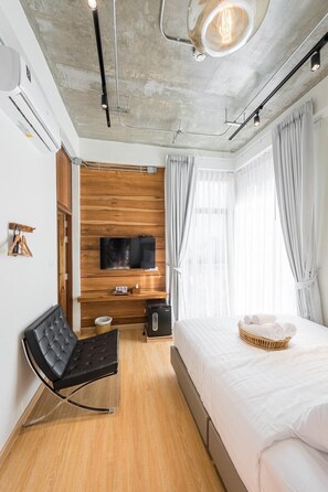 Ropa de cama de alta calidad, cortinas blackout y wifi gratis