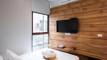 Deluxe Front View | Premium bedding, blackout drapes, free WiFi, bed sheets