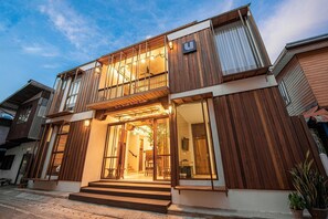 Front of property - evening/night - U Chaikhong (Chiang Khan)
