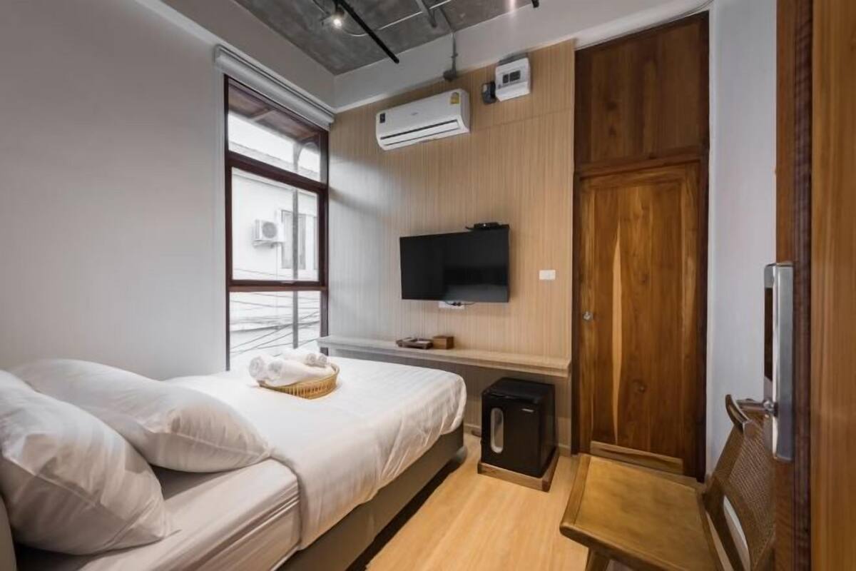 Premium bedding, blackout curtains, free WiFi, bed sheets