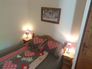 2 bedrooms, desk, iron/ironing board, travel crib