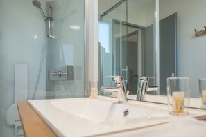 Standard Villa, 2 Bedrooms | Bathroom