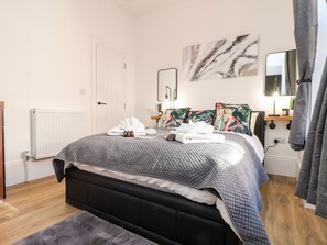 Cottage | Interior - The Dynar (Helston)