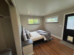 1 bedroom, desk, free WiFi, bed sheets