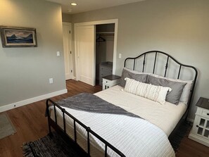 1 bedroom, desk, free WiFi, bed sheets