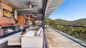 Terrace/patio - Big Hill Rustic Retreat (Big Hill)