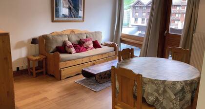 Cosy 6-bed apartment in the center of the resort