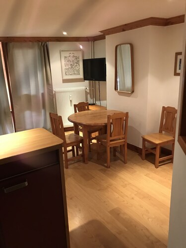 Cosy 6-bed apartment in the center of the resort