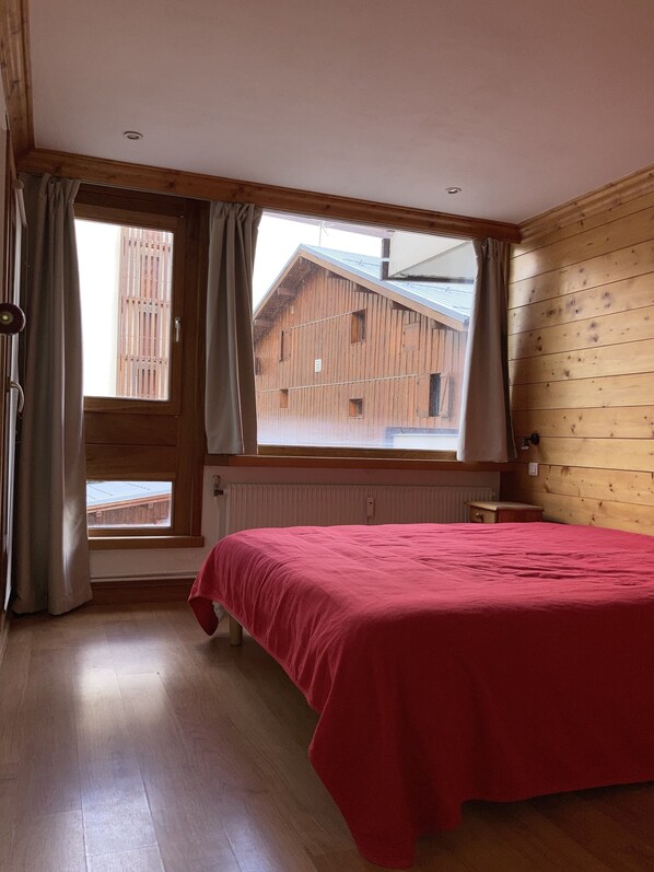 2 quartos, Wi-Fi de cortesia, roupa de cama
