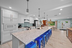 Coffee/tea maker, fridge, microwave, oven - H2O Bungalow by Beach Boutique Rentals (Anna Maria)