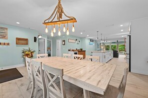 Dining - H2O Bungalow by Beach Boutique Rentals (Anna Maria)