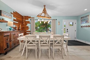 Dining - H2O Bungalow by Beach Boutique Rentals (Anna Maria)
