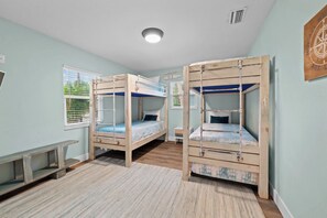 3 bedrooms, iron/ironing board, travel crib, WiFi (free) - H2O Bungalow by Beach Boutique Rentals (Anna Maria)