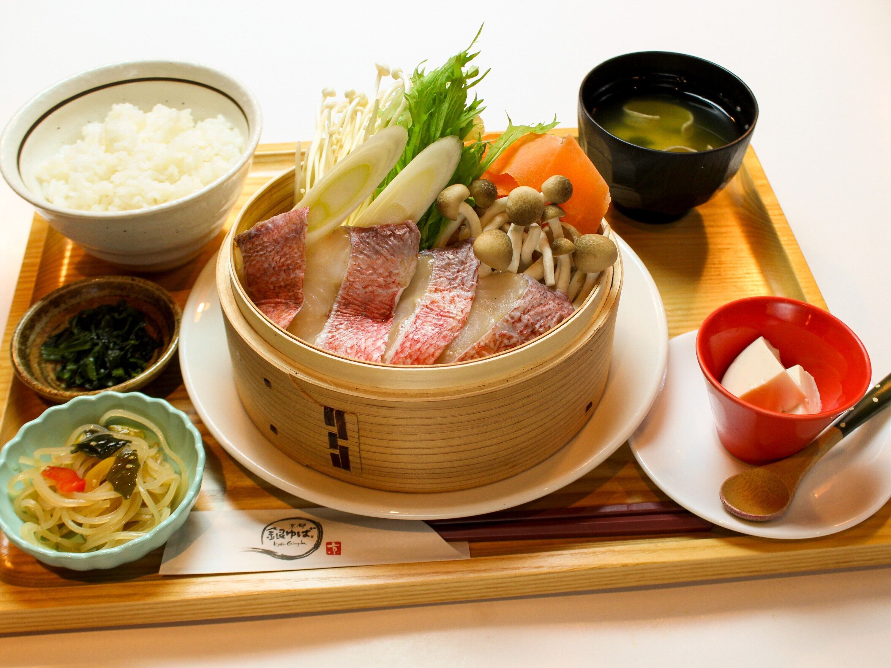 餐饮