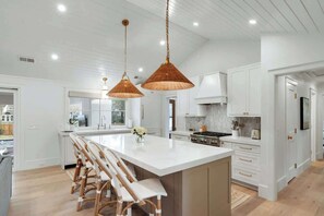 Fridge, microwave, oven, stovetop - The Pelzer House (Mount Pleasant)