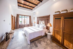6 bedrooms, in-room safe, desk, iron/ironing board - ❤ FAMILY DEAL ! 2 Pools Villa in Seminyak/Beach ! (Bali)