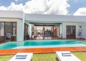 Outdoor pool - ❤ FAMILY DEAL ! 2 Pools Villa in Seminyak/Beach ! (Bali)