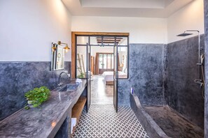 6 bedrooms, in-room safe, desk, iron/ironing board - ❤ FAMILY DEAL ! 2 Pools Villa in Seminyak/Beach ! (Bali)