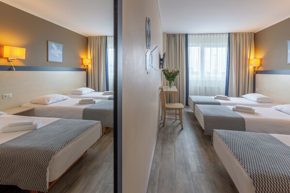 Triple Room | Hypo-allergenic bedding, desk, laptop workspace, blackout curtains