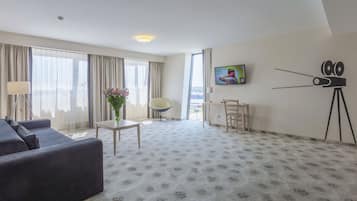 Apartment | Υποαλλεργικά κλινοσκεπάσματα, γραφείο, χώρος εργασίας για λάπτοπ