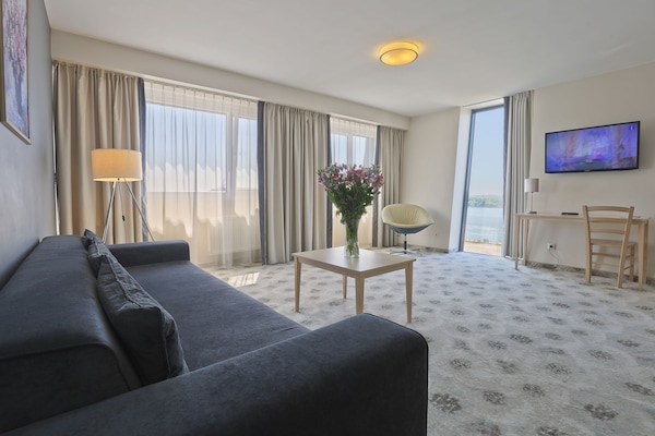 Apartment | Olohuone