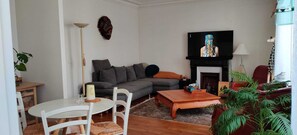 Living area - A Slice of Paris (Paris)