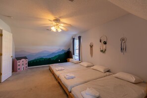 3 habitaciones, tabla de planchar con plancha, wifi y ropa de cama 