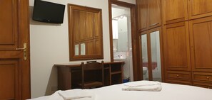 3 habitaciones, escritorio y espacio para trabajar con laptop 