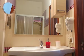 Bathroom - Via Palestro 56 Apartment (Rome)