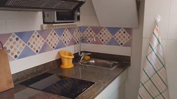 Appartamento City | Cucina privata | Frigorifero con congelatore, microonde, piano cottura, lavastoviglie