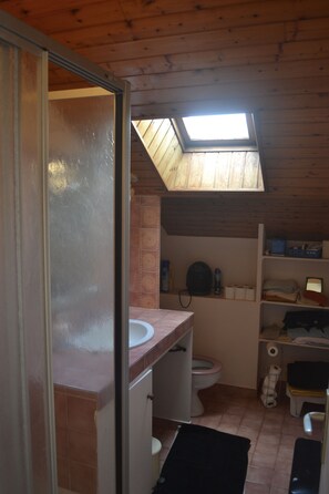 Douche, serviettes fournies