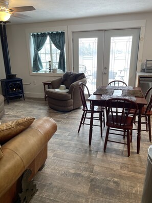 Smart TV - Very quaint, small Cottage on historic Idlewild lake (Idlewild)