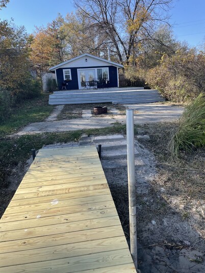 Very quaint, small Cottage on historic Idlewild lake