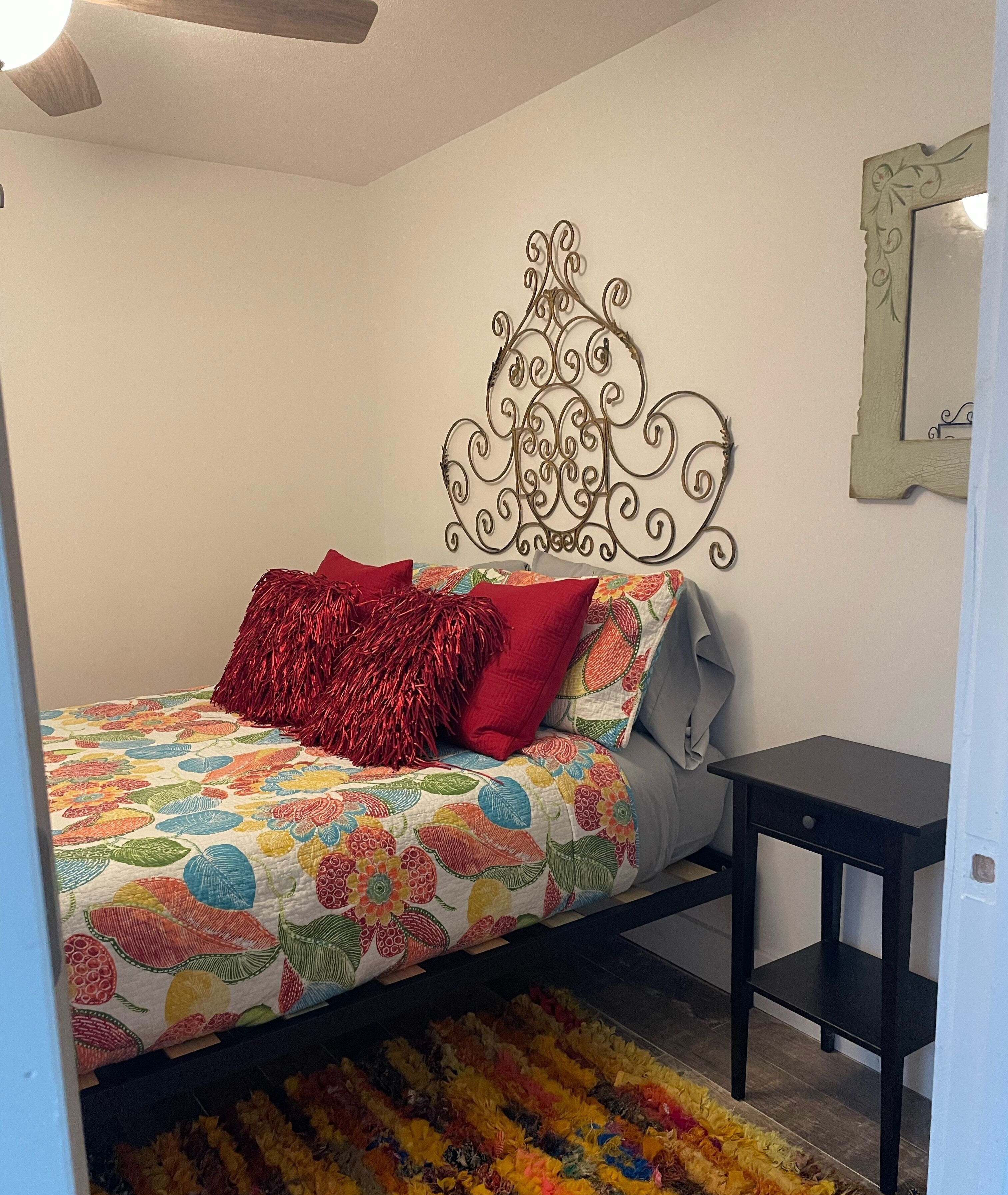 1 bedroom, bed sheets