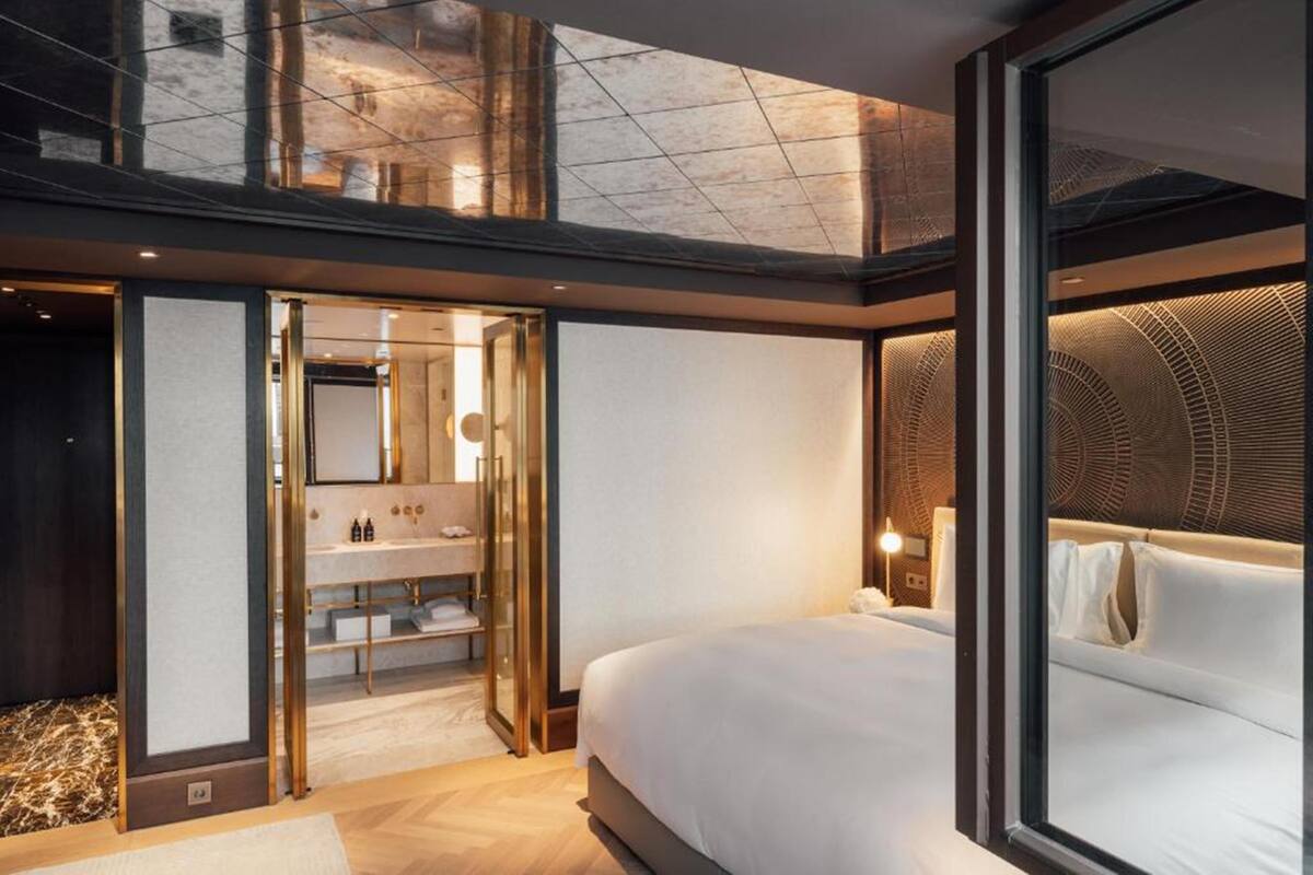 Almanac Room | เครื่องนอนป้องกันสารก่อภูมิแพ้, ผ้านวมขนเป็ด, มินิบาร์