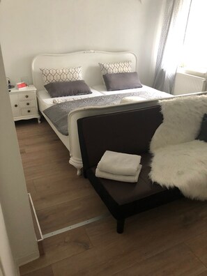 2 bedrooms, desk, iron/ironing board, free WiFi