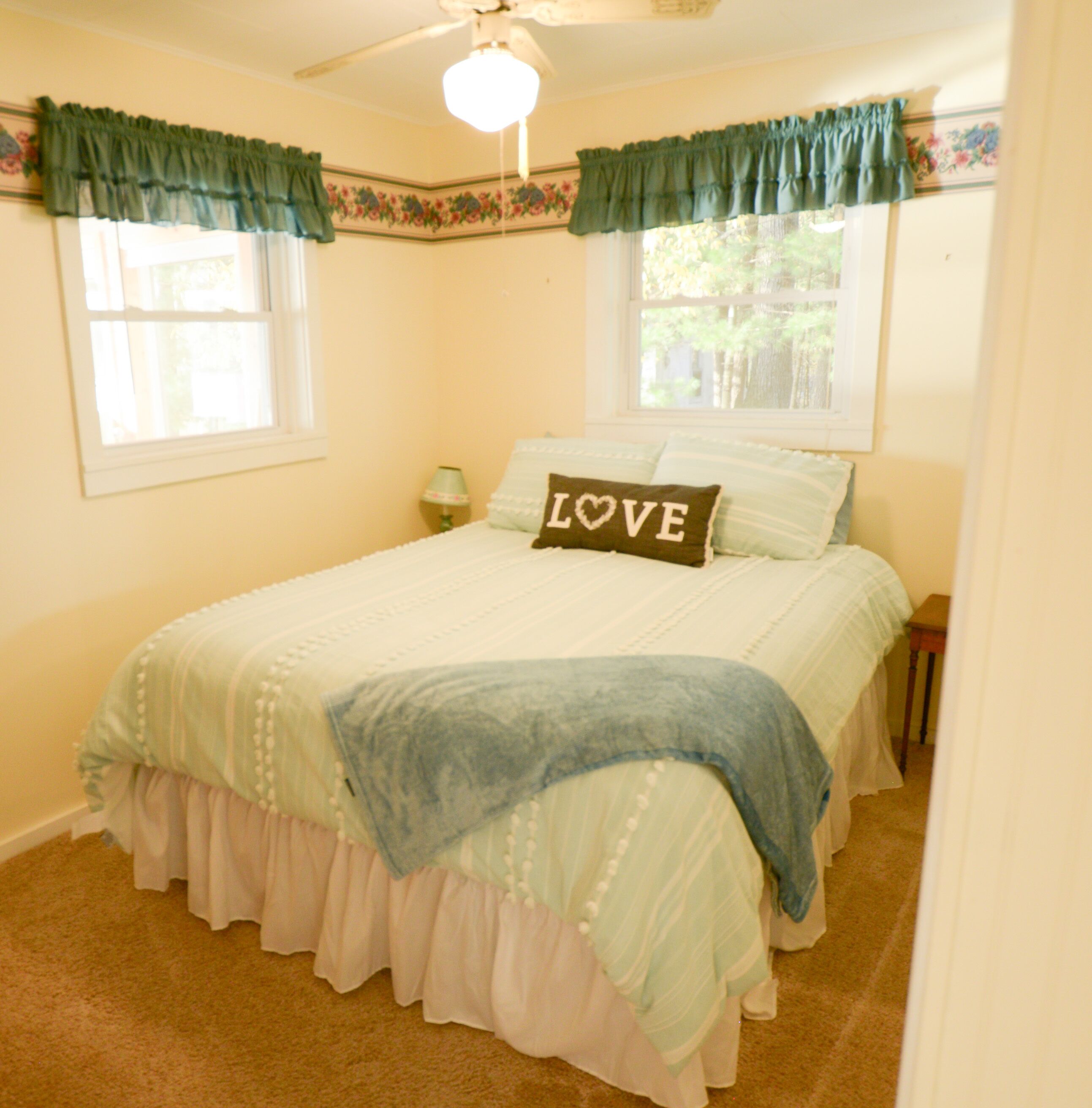 2 bedrooms, WiFi (free), bed sheets