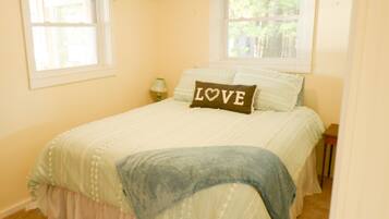 2 bedrooms, WiFi (free), bed sheets