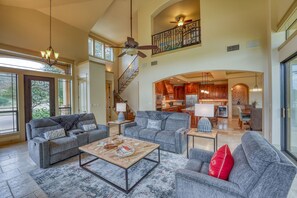 TV connectée, table de tennis de table, chaîne hi-fi